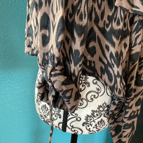 LOVE CULTURE | Women’s Open Front Cropped Cardigan - Picture 5 of 8